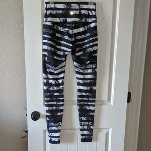 LULULEMON Wunder Under leggings size 8 barely worn